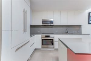 68 SE 6th St Apt 2805, Miami, FL 33131, Sold 06/10/24