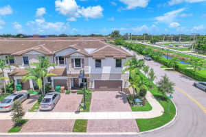 5851 E Paso Fino Pl, Davie, FL 33314, Sold 09/18/23