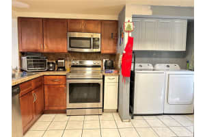 8969 Springtree Lakes Dr, Sunrise, FL 33351, Sold 09/29/23