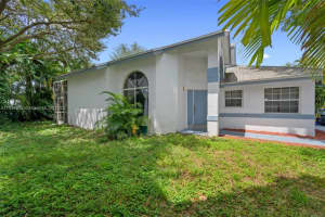 9952 SW 16th St, Pembroke Pines, FL 33025, Sold 10/06/23