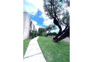 415 W Park Dr APT 202, Miami, FL 33172, Sold 10/30/23