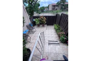 415 W Park Dr APT 202, Miami, FL 33172, Sold 10/30/23