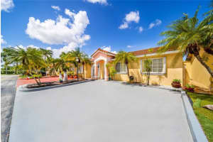 8285 NW 186th St APT 603, Hialeah, FL 33015, Sold 11/20/23