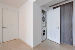 68 SE 6th St Apt 1607, Miami, FL 33131, Sold 09/26/23