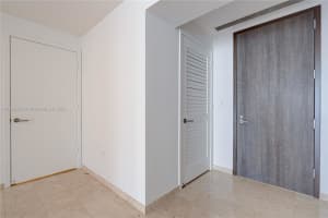 68 SE 6th St Apt 1607, Miami, FL 33131, Sold 09/26/23