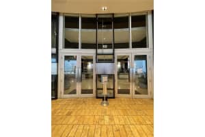 60 SW 13th St Apt 3602, Miami, FL 33130, Sold 04/09/24