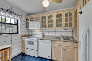 8000 SW 152nd Ave APT 115, Miami, FL 33193, Sold 10/02/23