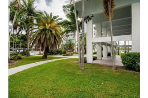 496 Nw 165th St Rd D112, Miami