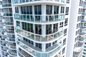 6365 Collins Ave APT 1808, Miami Beach, FL 33141, Sold 02/14/24