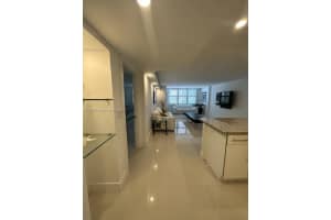 6039 Collins Ave APT 421, Miami Beach, FL 33140, Sold 02/01/24