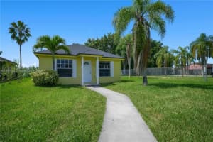 897 SW 10th St, Homestead, FL 33034, Sold 10/23/23