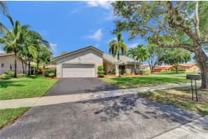 10401 NW 5th Ct, Plantation, FL 33324, Sold 11/07/23
