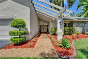 10401 NW 5th Ct, Plantation, FL 33324, Sold 11/07/23