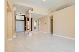 8443 N Lake Forest Dr, Davie, FL 33328, Sold 11/09/23