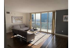 1200 Brickell Bay Dr APT 3723, Miami, FL 33131, Sold 09/11/24