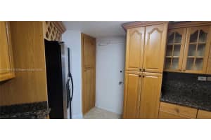 999 Brickell Bay Dr APT 2007, Miami, FL 33131, Sold 12/15/23