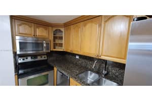 999 Brickell Bay Dr APT 2007, Miami, FL 33131, Sold 12/15/23