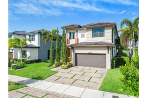 16044 NW 87th Ct, Miami Lakes, FL 33018, Sold 04/20/24