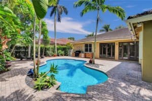5123 Lakewood Dr, Cooper City, FL 33330, Sold 12/04/23