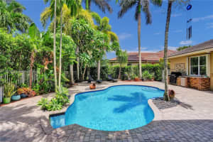 5123 Lakewood Dr, Cooper City, FL 33330, Sold 12/04/23