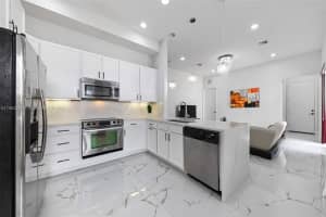 8352 NW 39th Ct, Pembroke Pines, FL 33024, Sold 04/15/24