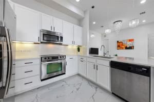 8352 NW 39th Ct, Pembroke Pines, FL 33024, Sold 04/15/24