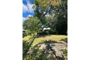 821 Ne 120 St, Biscayne Park