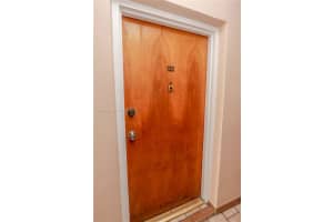 1820 W 53rd St APT 213, Hialeah, FL 33012, Sold 08/19/24
