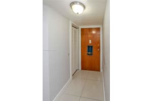1820 W 53rd St APT 213, Hialeah, FL 33012, Sold 08/19/24
