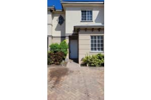1216 Lucaya Dr, West Palm Beach, FL 33404, Sold 08/30/24