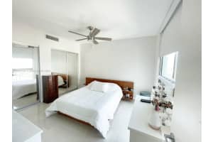 92 SW 3rd St APT 3706, Miami, FL 33130, Sold 11/02/23