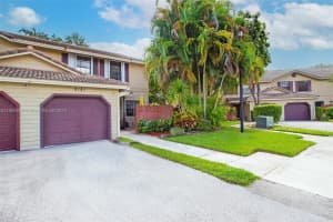 9181 Vineyard Lake Dr, Plantation, FL 33324, Sold 10/26/23