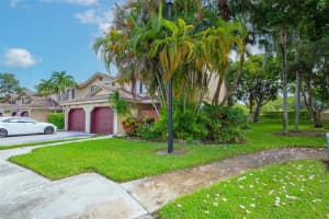 9181 Vineyard Lake Dr, Plantation, FL 33324, Sold 10/26/23