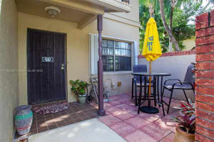 9181 Vineyard Lake Dr, Plantation, FL 33324, Sold 10/26/23
