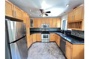 11001 SW 10th St, Pembroke Pines, FL 33025, Sold 12/06/23