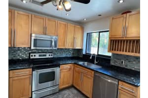 11001 SW 10th St, Pembroke Pines, FL 33025, Sold 12/06/23