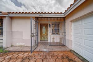 6202 NW 194th St, Hialeah, FL 33015, Sold 12/08/23