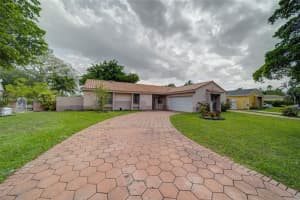 6202 NW 194th St, Hialeah, FL 33015, Sold 12/08/23