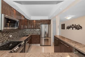 20515 E Country Club Dr APT 2048, Aventura, FL 33180, Sold 05/01/24