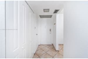 20100 W Country Club Dr APT 709, Aventura, FL 33180, Sold 02/28/24