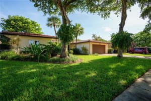 7403 Loch ness Dr, Miami Lakes, FL 33014, Sold 04/02/24