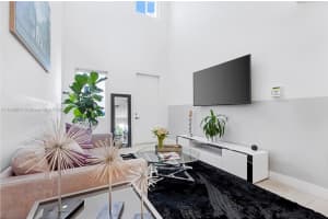 10281 NW 72nd St, Doral, FL 33178, Sold 01/12/24