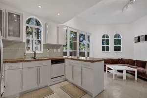 18475 NE 30th Ct, Aventura, FL 33160, Sold 03/18/24