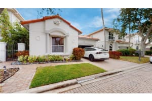 1525 Breakwater Terrace, Hollywood, FL 33019, Sold 12/04/23