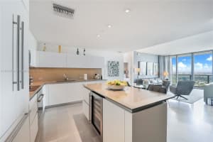 88 SW 7th St Apt 3910, Miami, FL 33130, Sold 07/26/24