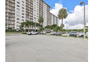 400 Kings Point Dr APT 1215, Sunny Isles Beach, FL 33160, Sold 01/02/24