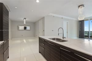200 Biscayne Blvd Way APT 5009, Miami, FL 33131, Sold 12/29/23
