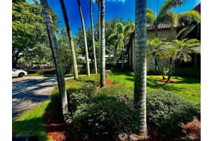 120 Sparrow Dr APT 105, Royal Palm Beach, FL 33411, Sold 10/31/23