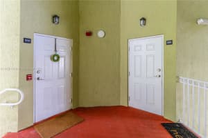 230 NW 109th Ave Apt 206, Miami, FL 33172, Sold 10/31/23