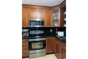6065 NW 186th St APT 111, Hialeah, FL 33015, Sold 11/15/23